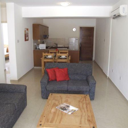 2 Bedroom Poolside Apartment E9 เปเยีย ภายนอก รูปภาพ