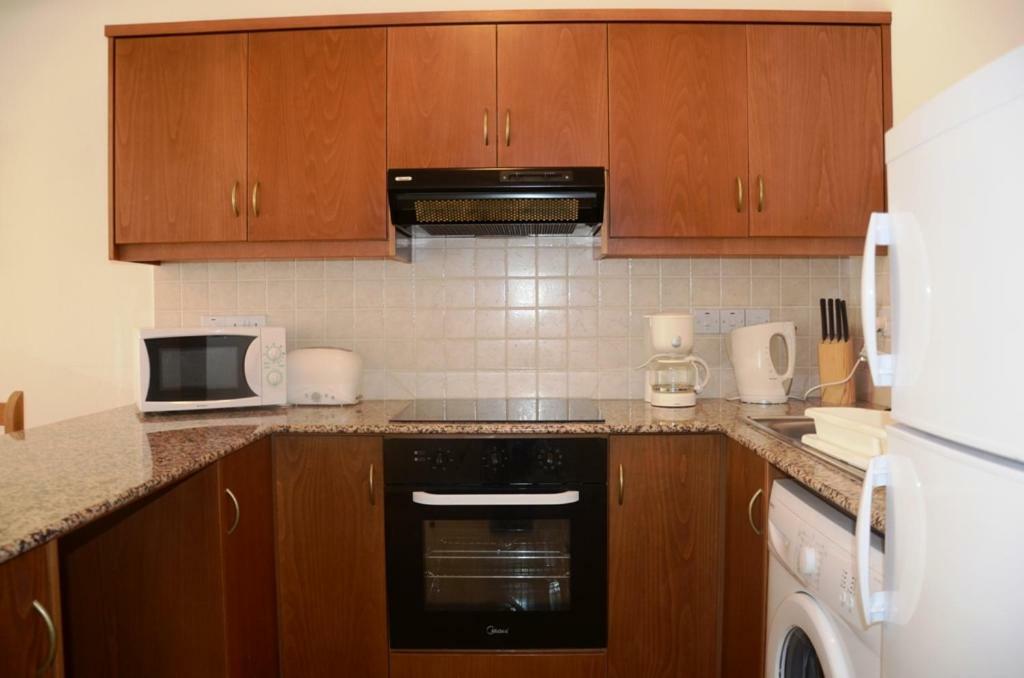 2 Bedroom Poolside Apartment E9 เปเยีย ภายนอก รูปภาพ
